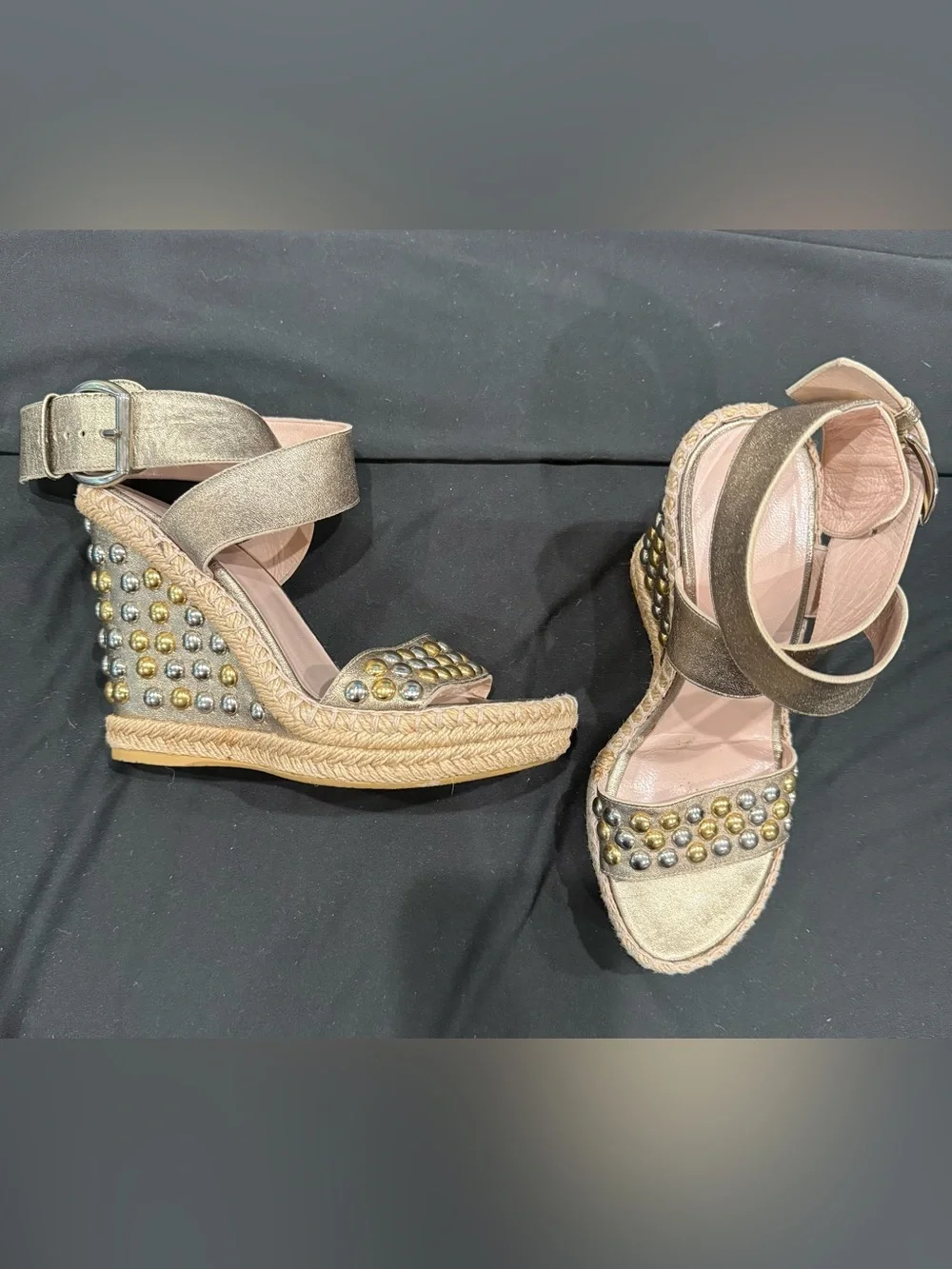Stuart Weitzman Metallic Gold Studded Espadrille Wedge Sandals | Size 5.5